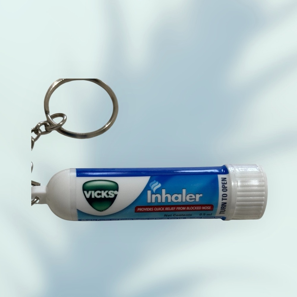 Sealed Blue/White /Red/Green Cylinder Vicks Inhaler and Keychain - Picture 7 of 8